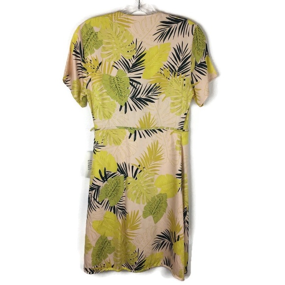 Bohme Floral Shauna Adjustable Short Sleeve Wrap Dress in Apricot - Picture 11 of 11